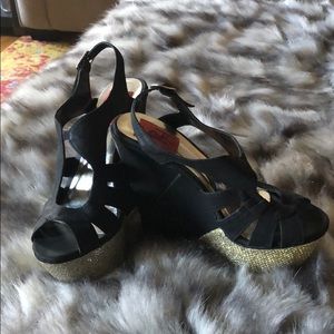 Platforms. Black with Gold. Sz7